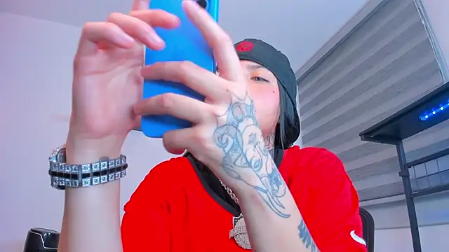 Gangster Girl online show from November 12, 1:39 am