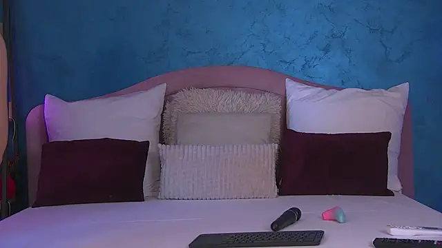 Snapshot of RaisaVawn chatting on March 21, 7:22 am RaisaVawn online show from March 21, 7:22 am