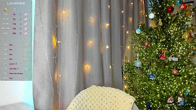 Snapshot of Maya_Willis chatting on December 31, 8:15 am Maya Willis online show from December 31, 8:15 am