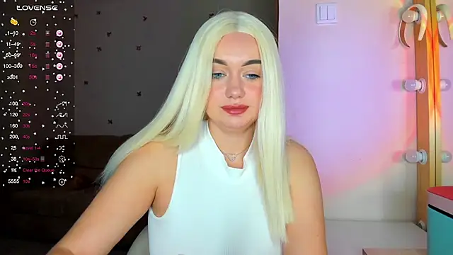 Snapshot of Maya_Willis chatting on January 12, 8:04 am Maya Willis online show from January 12, 8:04 am