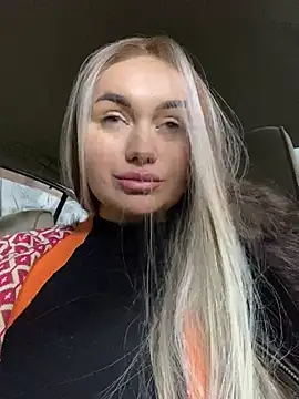 Snapshot of Maya_Willis chatting on February 5, 9:04 am Maya Willis online show from February 5, 9:04 am