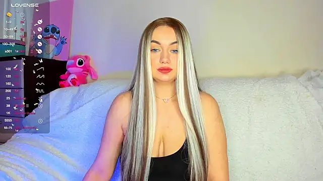 Snapshot of Maya_Willis chatting on February 16, 9:04 am Maya Willis online show from February 16, 9:04 am