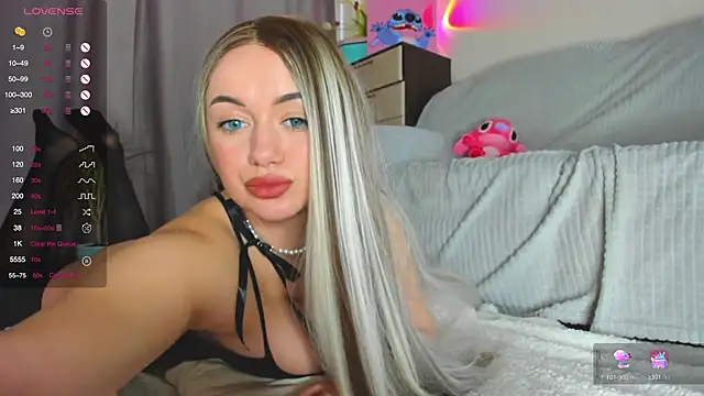 Snapshot of Maya_Willis chatting on March 11, 11:12 am Maya Willis online show from March 11, 11:12 am