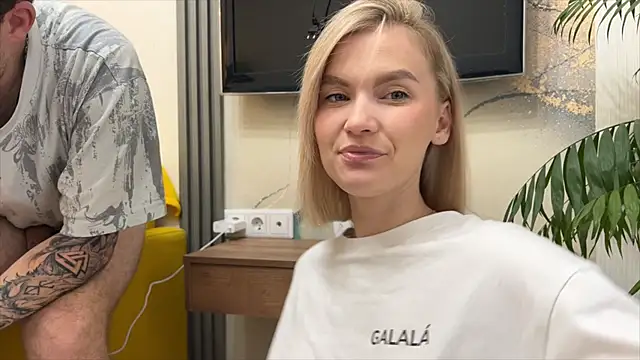 Snapshot of Adelovenick chatting on November 1, 11:45 am Adelovenick online show from November 1, 11:45 am