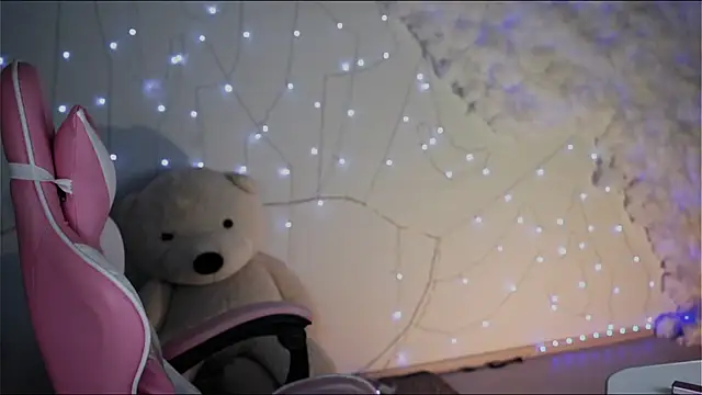 Lana  May online show from December 20, 11:32 am