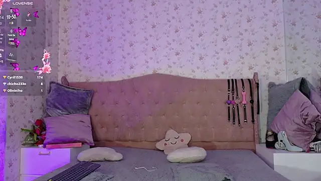 AvrillThomas online show from February 4, 9:31 pm