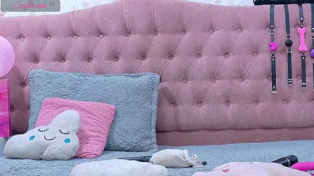 AvrillThomas online show from March 22, 1:19 pm