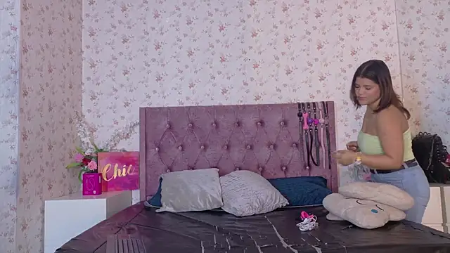 AvrillThomas online show from January 13, 7:08 pm