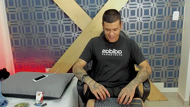 Snapshot of jamesinked_ chatting on January 7, 4:59 pm jamesinked  online show from January 7, 4:59 pm