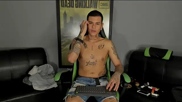 Snapshot of jamesinked_ chatting on January 14, 5:30 am jamesinked  online show from January 14, 5:30 am