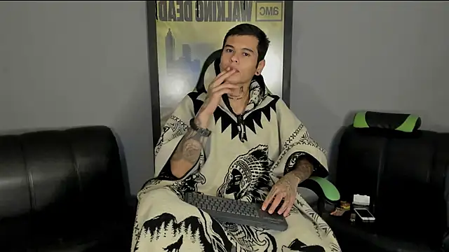 Snapshot of jamesinked_ chatting on March 2, 1:58 am jamesinked  online show from March 2, 1:58 am