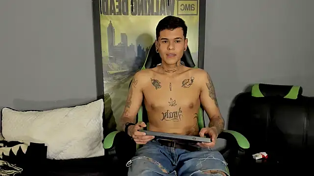 Snapshot of jamesinked_ chatting on March 21, 10:28 pm jamesinked  online show from March 21, 10:28 pm