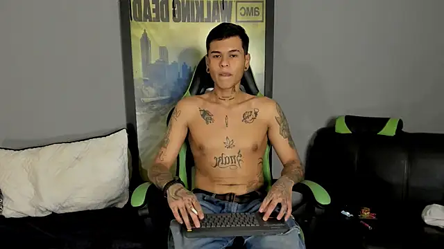 Snapshot of jamesinked_ chatting on March 22, 1:32 am jamesinked  online show from March 22, 1:32 am