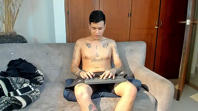Snapshot of jamesinked_ chatting on October 13, 7:36 pm jamesinked  online show from October 13, 7:36 pm