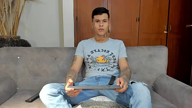 Snapshot of jamesinked_ chatting on November 9, 3:16 am jamesinked online show from November 9, 3:16 am