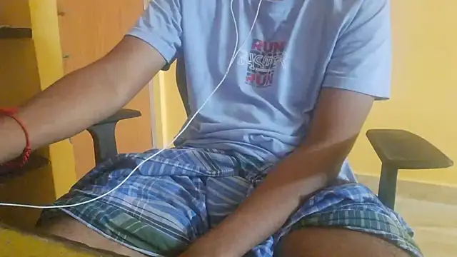 Snapshot of Aloneguy_bangalore chatting on November 24, 1:11 pm Aloneguy bangalore online show from November 24, 1:11 pm