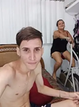 Snapshot of Milfvalesk chatting on November 4, 8:35 am Milfvalesk online show from November 4, 8:35 am