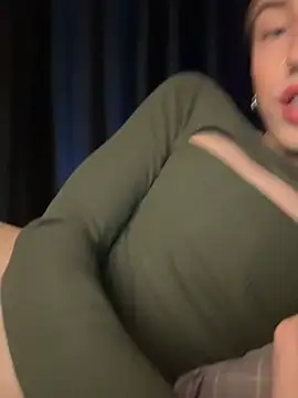 Snapshot of Avril_Pearly_ chatting on December 19, 9:28 pm Avril Pearly online show from December 19, 9:28 pm