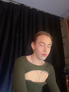 Snapshot of Avril_Pearly_ chatting on February 5, 7:53 pm Avril Pearly online show from February 5, 7:53 pm