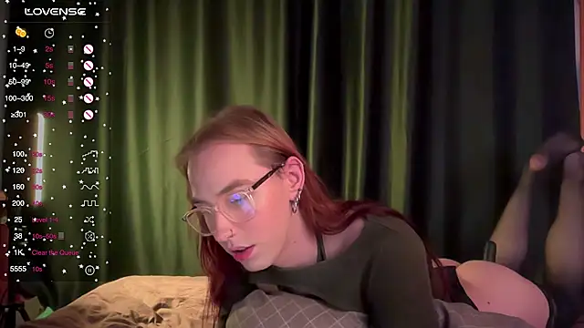 Snapshot of Avril_Pearly_ chatting on September 25, 2:54 pm Avril Pearly online show from September 25, 2:54 pm