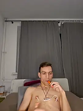 Snapshot of nickdtr chatting on December 3, 7:22 pm nickdtr online show from December 3, 7:22 pm