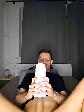 Snapshot of nickdtr chatting on December 4, 7:01 pm nickdtr online show from December 4, 7:01 pm