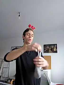 Snapshot of nickdtr chatting on February 14, 10:49 am nickdtr online show from February 14, 10:49 am