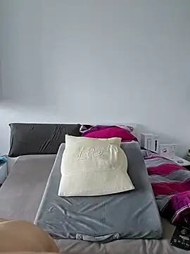 Snapshot of nickdtr chatting on February 14, 1:51 pm nickdtr online show from February 14, 1:51 pm