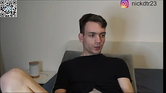 Snapshot of nickdtr chatting on March 5, 9:26 pm nickdtr online show from March 5, 9:26 pm