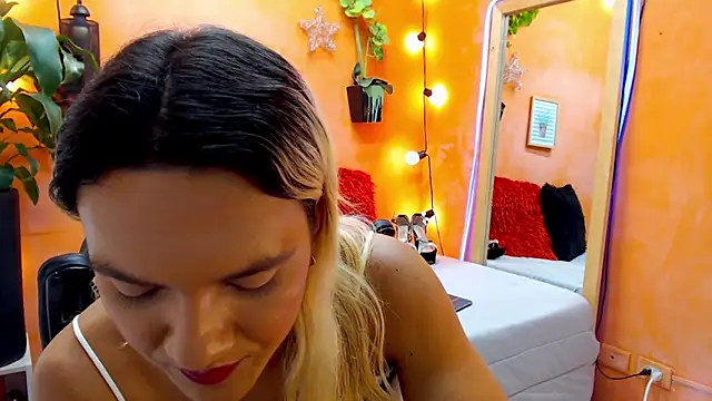 aslyhernandez 7 online show from December 30, 8:36 pm