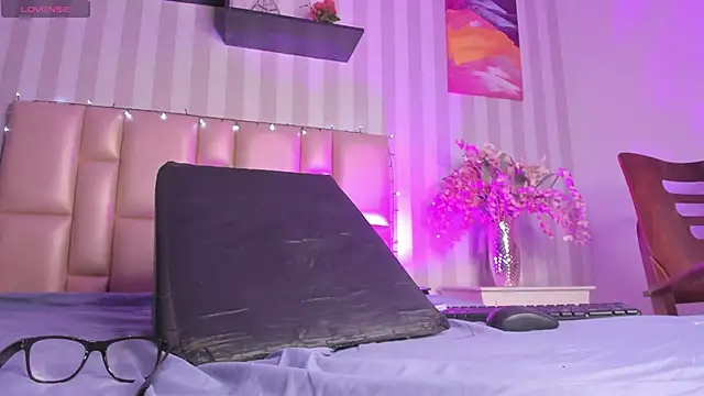 vayoleen online show from December 13, 9:09 pm