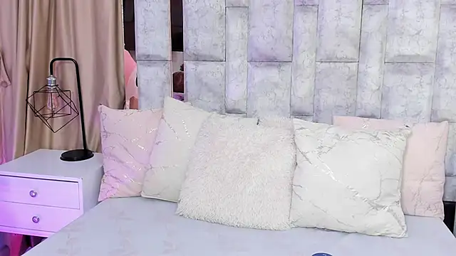 Snapshot of lila_noa chatting on September 10, 3:28 am lila noa online show from September 10, 3:28 am