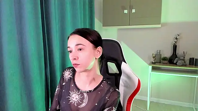 Snapshot of LilithStrangfor chatting on December 16, 11:01 am LilithStrangfor online show from December 16, 11:01 am