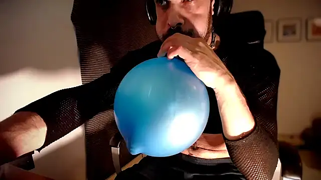 P4RtYBOII92 online show from October 18, 12:02 am