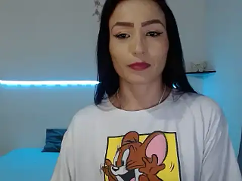 Snapshot of Sara-Guzman1 chatting on February 11, 5:05 am Sara-Guzman1 online show from February 11, 5:05 am