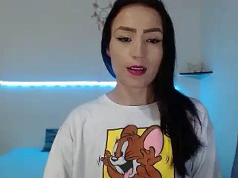 Snapshot of Sara-Guzman1 chatting on February 11, 8:48 am Sara-Guzman1 online show from February 11, 8:48 am