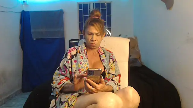 Snapshot of Antonella_borja chatting on November 8, 5:18 am Antonella borja online show from November 8, 5:18 am