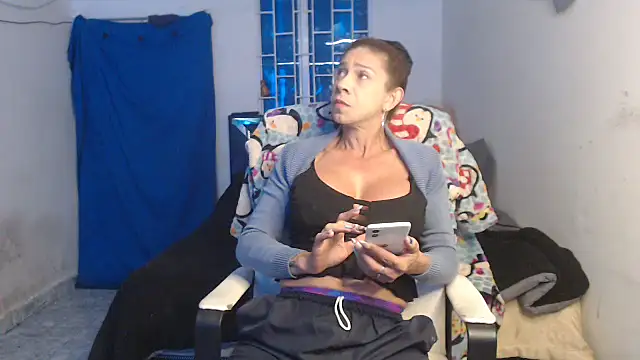 Snapshot of Antonella_borja chatting on November 11, 6:19 pm Antonella borja online show from November 11, 6:19 pm