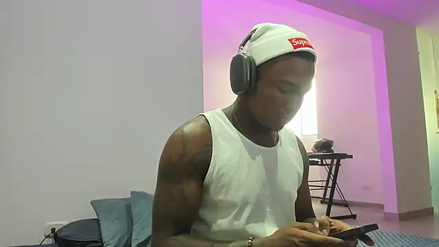 Snapshot of Troykhalil chatting on December 16, 9:09 pm Troykhalil online show from December 16, 9:09 pm