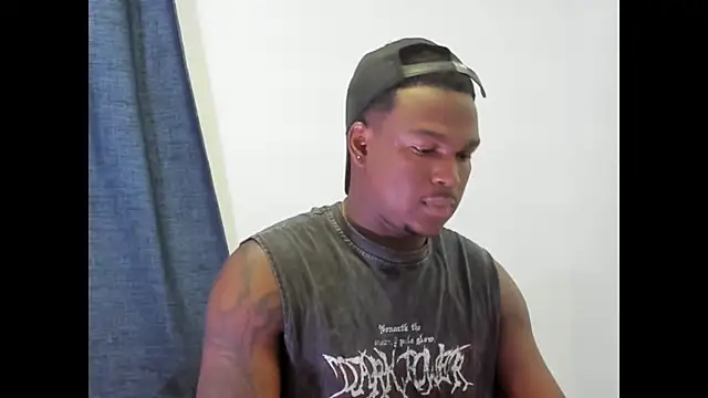 Snapshot of Troykhalil chatting on February 25, 1:37 am Troykhalil online show from February 25, 1:37 am