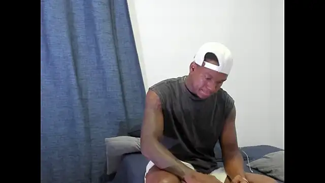 Snapshot of Troykhalil chatting on February 27, 4:45 am Troykhalil online show from February 27, 4:45 am