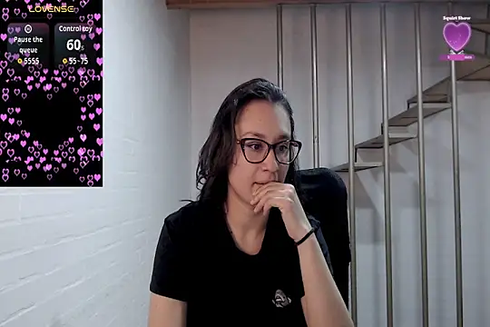 Snapshot of Jessie_Desire chatting on November 11, 2:11 am Jessie Desire online show from November 11, 2:11 am