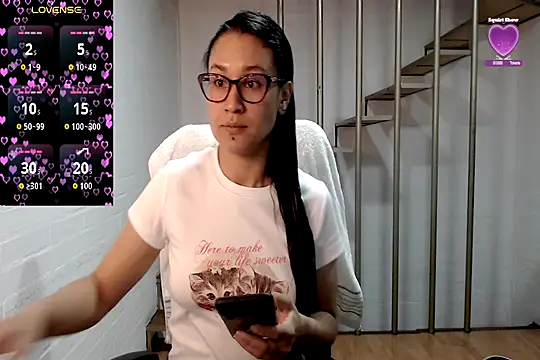 Snapshot of Jessie_Desire chatting on November 18, 1:22 am Jessie Desire online show from November 18, 1:22 am