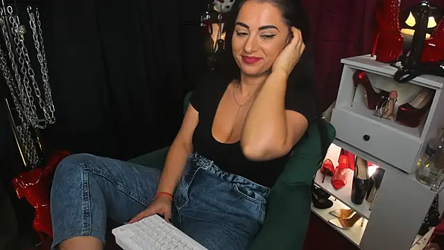 Snapshot of MistressMeghan chatting on December 11, 11:41 am MistressMeghan online show from December 11, 11:41 am