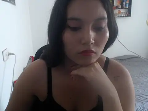 Snapshot of HannaKlein chatting on February 3, 7:10 pm HannaKlein online show from February 3, 7:10 pm