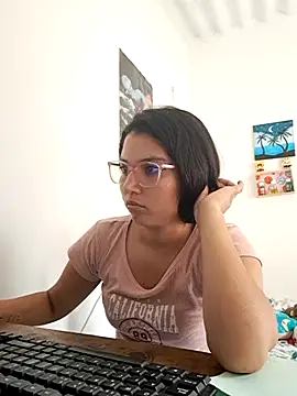 Snapshot of HannaKlein chatting on February 17, 6:59 pm HannaKlein online show from February 17, 6:59 pm