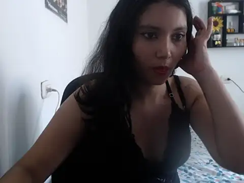 Snapshot of HannaKlein chatting on February 27, 5:47 pm HannaKlein online show from February 27, 5:47 pm