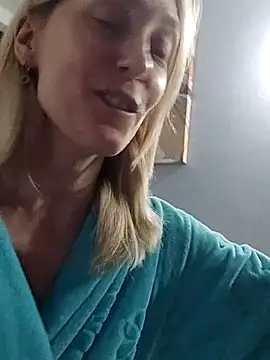 Snapshot of AvelinaLeoni chatting on March 16, 8:21 am AvelinaLeoni online show from March 16, 8:21 am