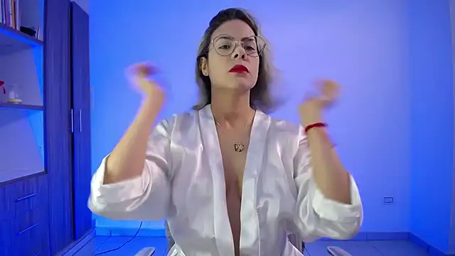 candydowson1 online show from October 10, 5:23 pm