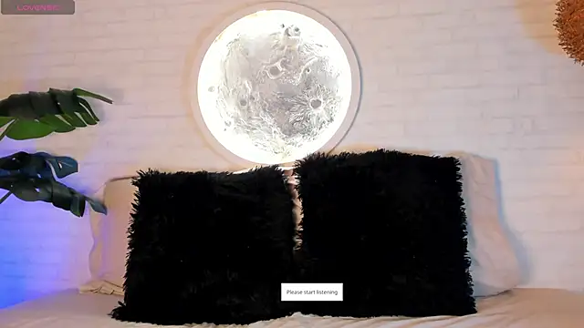 Snapshot of Elise_Diamond chatting on February 27, 1:27 am Elise Diamond online show from February 27, 1:27 am